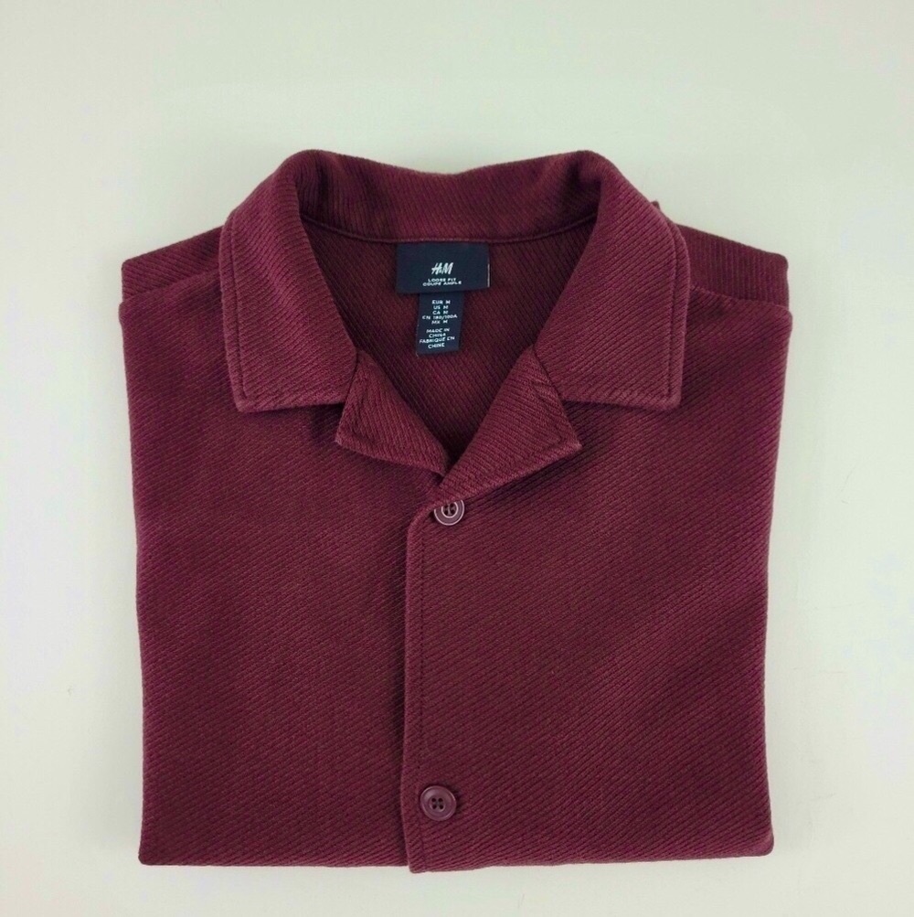 H&M Men's Burgundy Loose Fit Short Sleeve Shirt